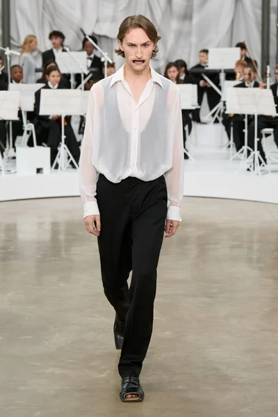 Look 38